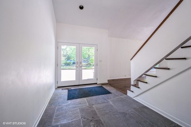 Building Photo - 558 Sunset Ln