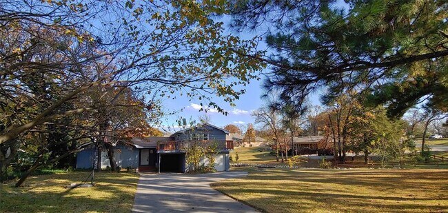 Building Photo - 201 Kiowa Dr W