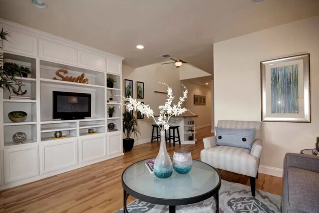 Building Photo - 966 Q St, in the heart of Downtown Sacrame...