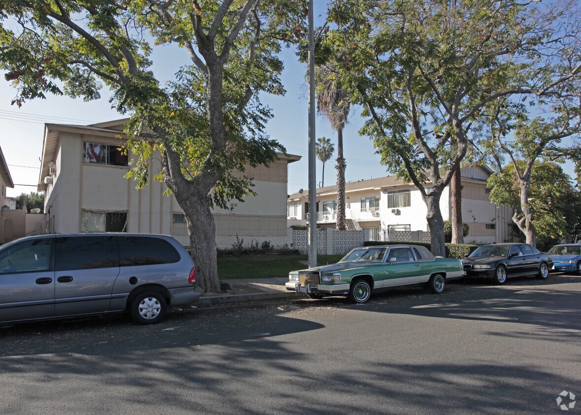 Building Photo - 1756-1760 W Juno Ave