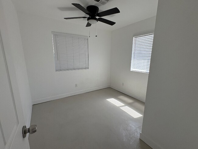 Building Photo - 658 S Grand