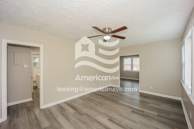 Building Photo - 2711 King St