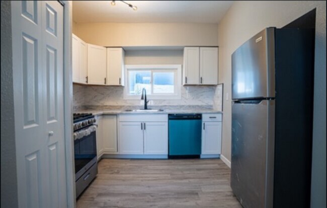 Foto del edificio - 619 W 7th St