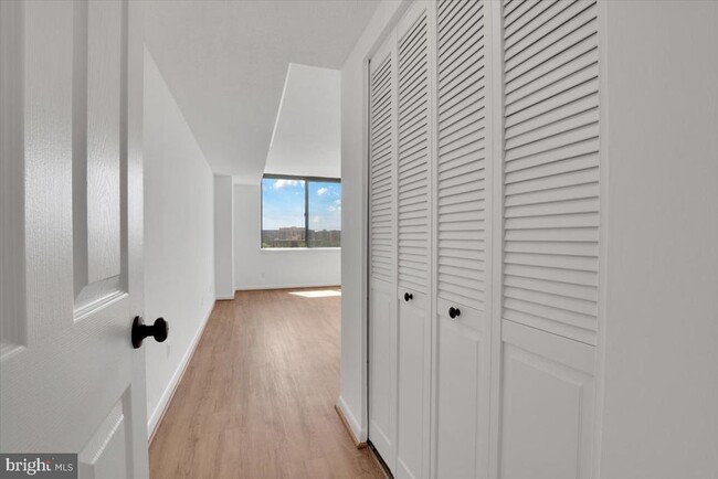 Building Photo - 3709 S George Mason Dr