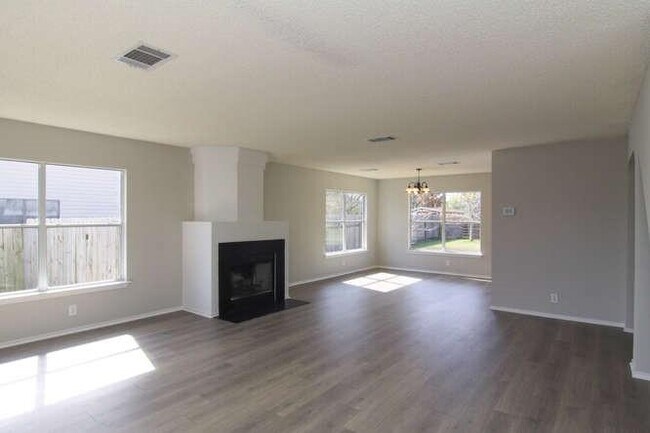 Foto del edificio - 12912 Latchwood Ln