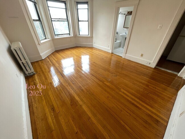 Building Photo - Available anytime from NOW to 9/1! Best de...