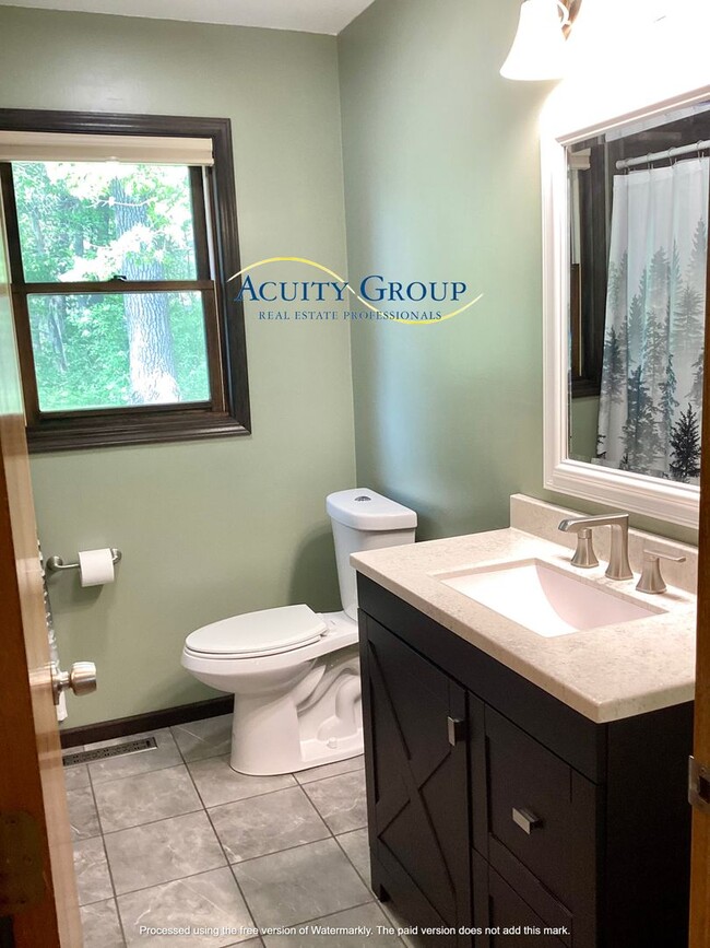 Building Photo - 3BR, 1BA Rambler
