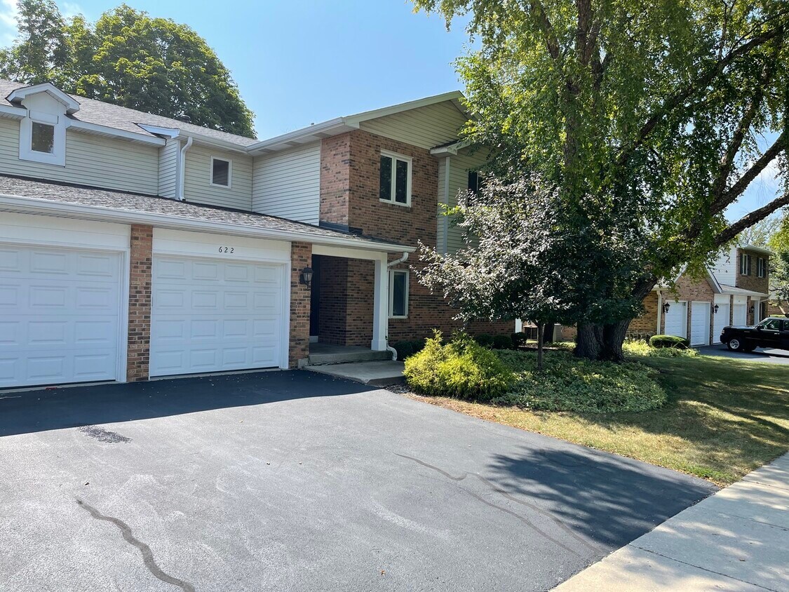 622 Zaininger Ave Unit B, Naperville, IL 60563 Condo for Rent in