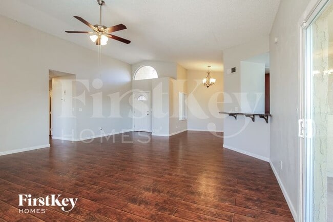 Building Photo - 515 E Renee Dr