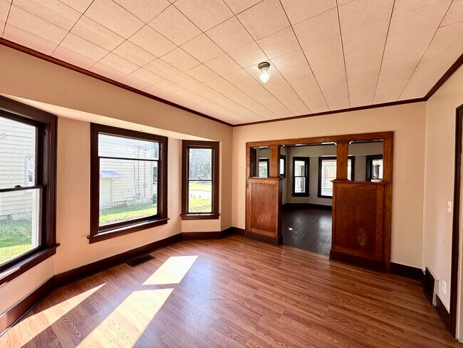 Foto del edificio - 611 Raymond St