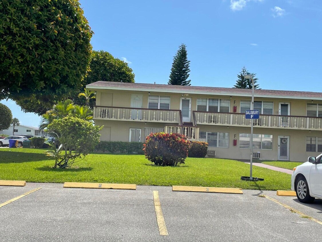 131 Salisbury E, West Palm Beach, FL 33417 Condo for Rent in West