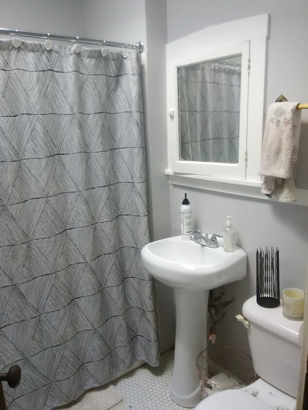 Foto principal - 2820 W Diversey Ave