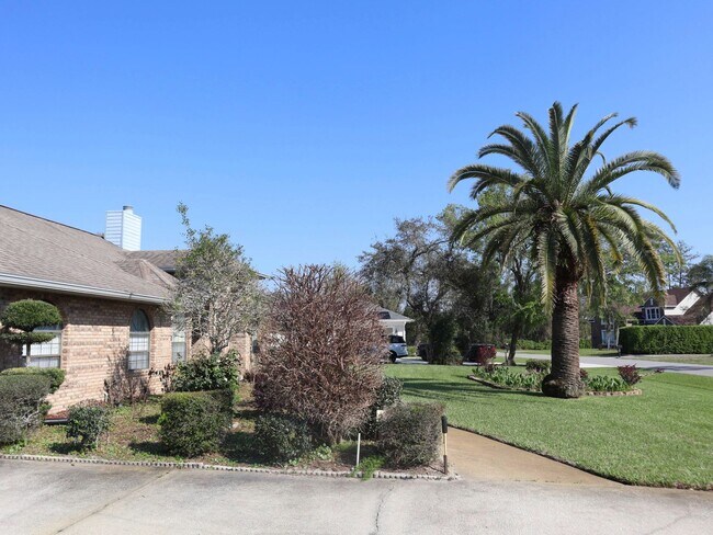 Foto del edificio - Beautiful Brick Home in Crystal Lakes Estate Call Carole Arcaro 386-216-4900 Deltona Lakes Realty