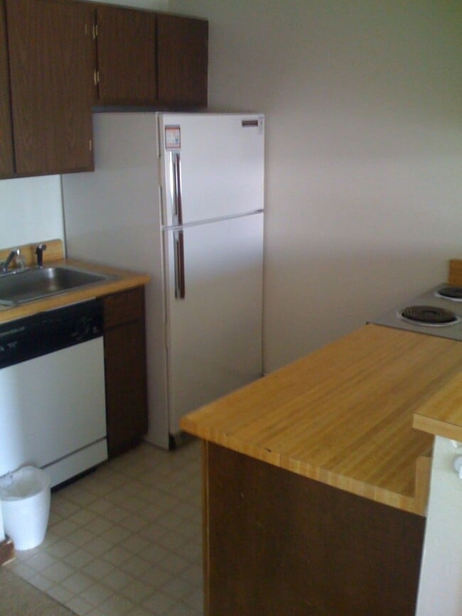 Foto del edificio - Silver Queen West Condo - Studio/1 Bath Unit on Ground Floor with Views