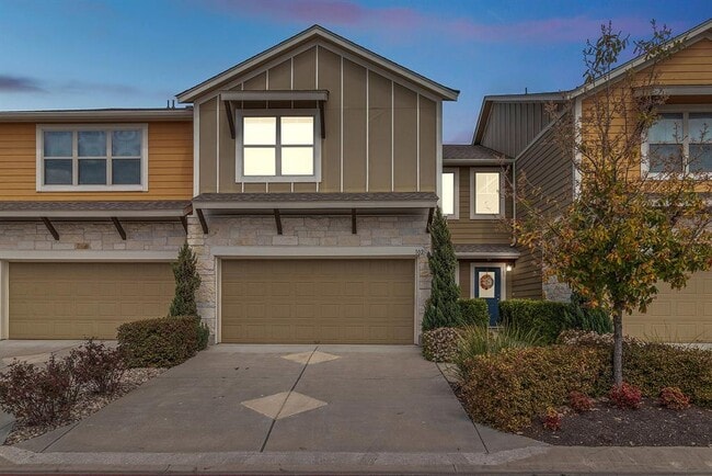 Building Photo - 1620 Bryant Dr