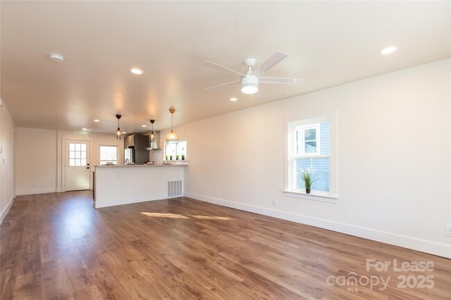 Building Photo - 510 S Avon St