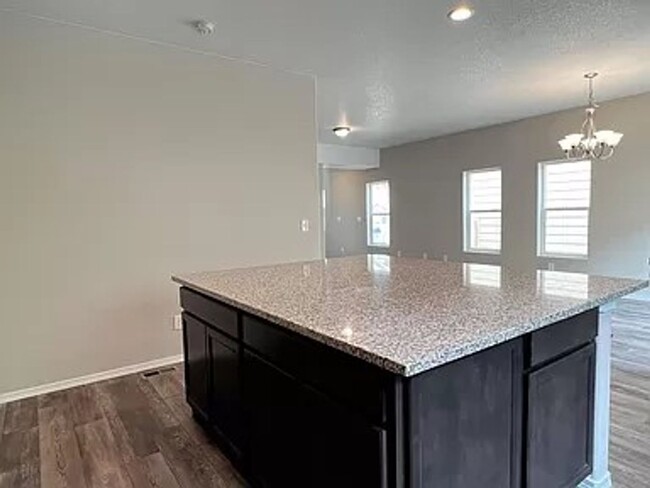 Building Photo - 3863 Vineyard Cir