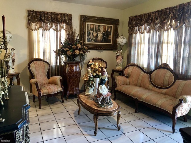 Foto del edificio - 3 br, 2 bath House - 718 W 34th St