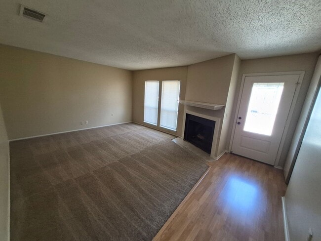 Building Photo - 120 Friendswood Path