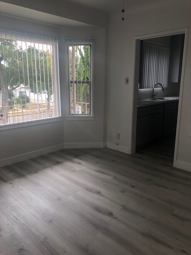 Foto del edificio - 1415 S Curtis Ave