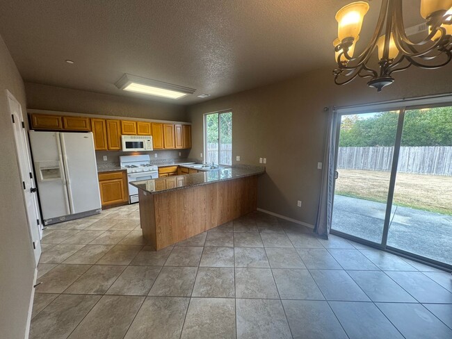 Building Photo - Lovely Loleta! Executive 3 bed, 2 bath home