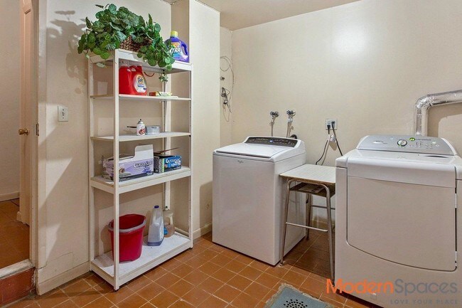Foto del edificio - 3431 33rd St