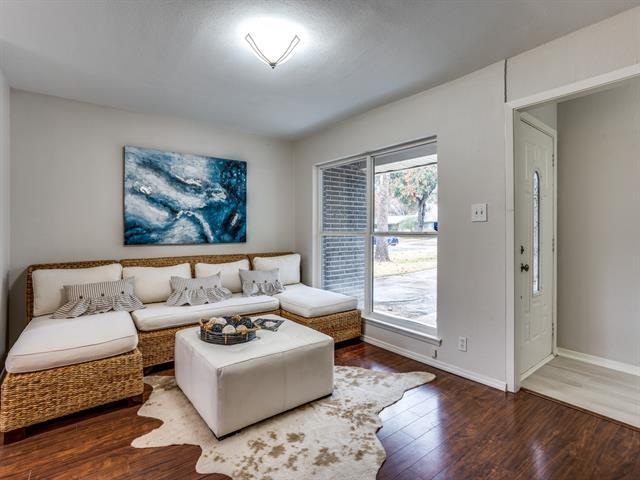 Foto del edificio - 819 Kingswood Ave