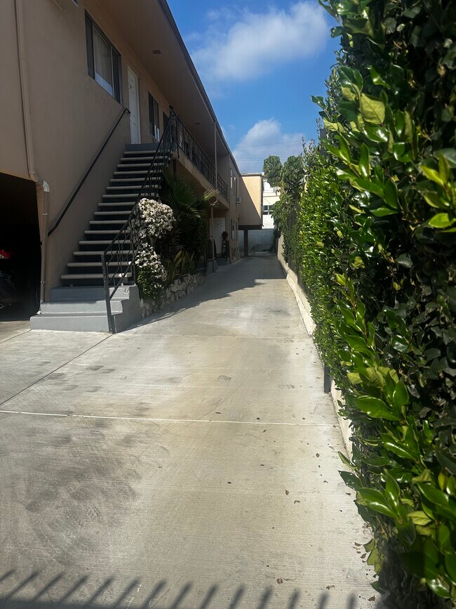 Entrada principal - 5853 Virginia Ave