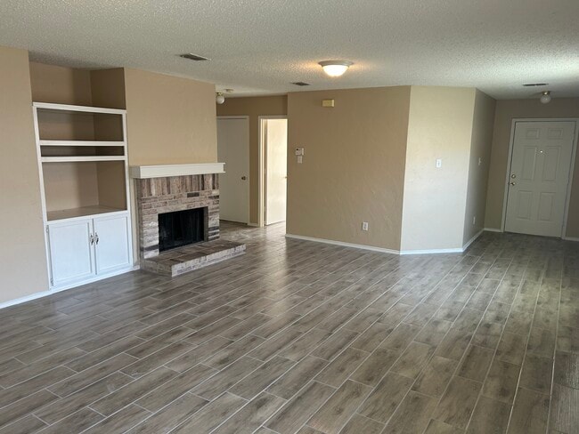 Building Photo - 7912 Canoe Ridge Ln
