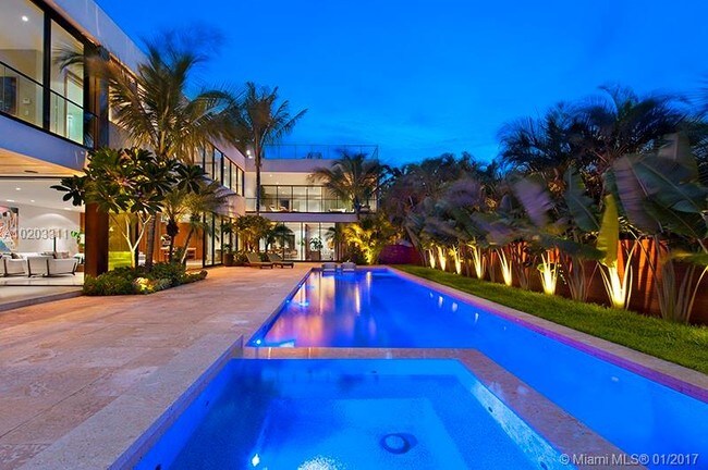 Foto del edificio - 1142 N Venetian Dr