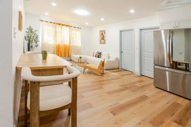 Foto del edificio - 1384 Ridge Ave