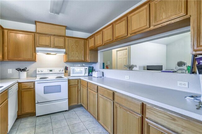 Building Photo - 921 Sun Meadow Ct