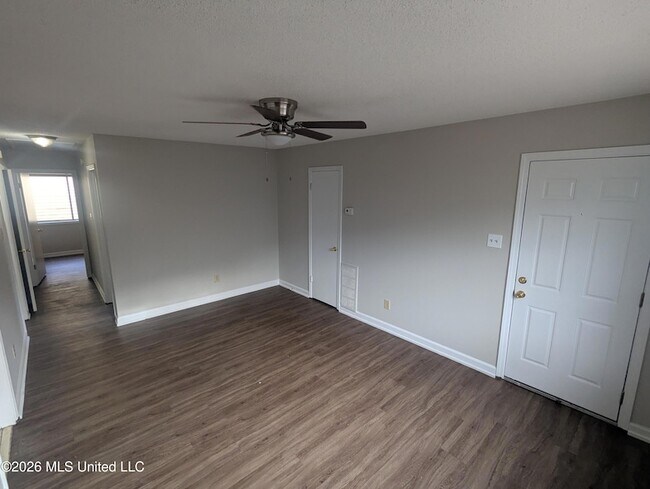 Foto del edificio - 1699 Whitehead Dr