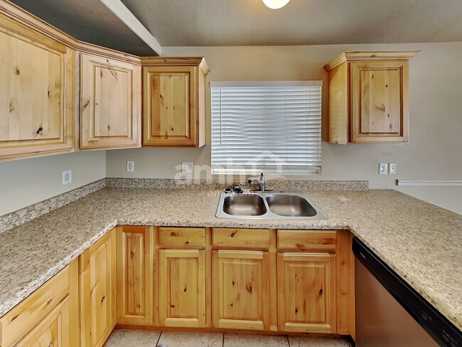 Building Photo - 156 W Rory Ln