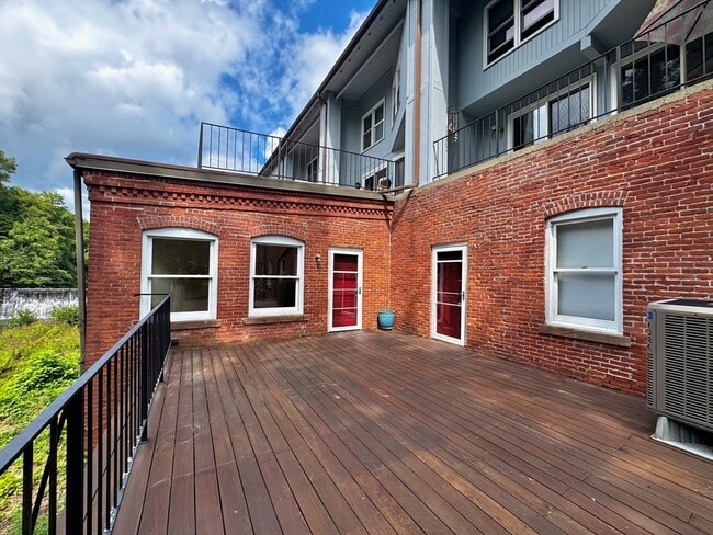 Building Photo - 362 Granville Rd