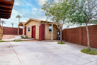 Building Photo - 4123 E Darrow St
