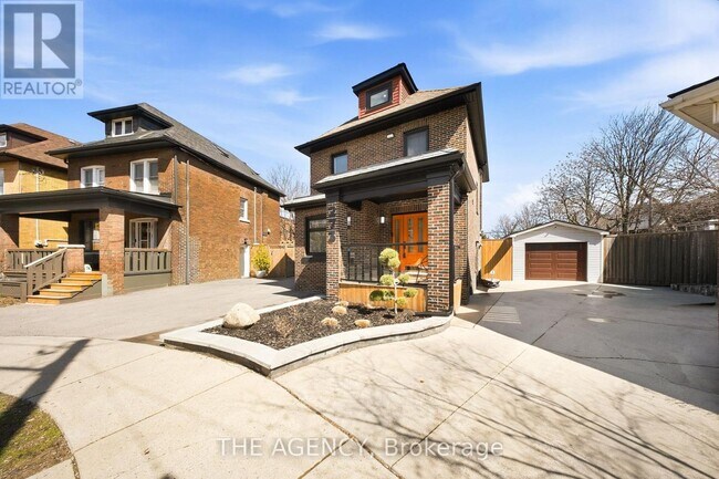 Building Photo - 273 Stinson Crescent