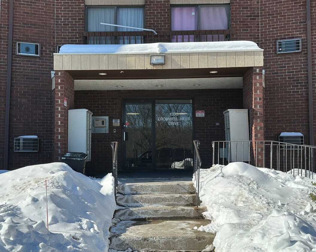 Foto del edificio - 2 bedroom 2 bath condo in Cromwell Gardens