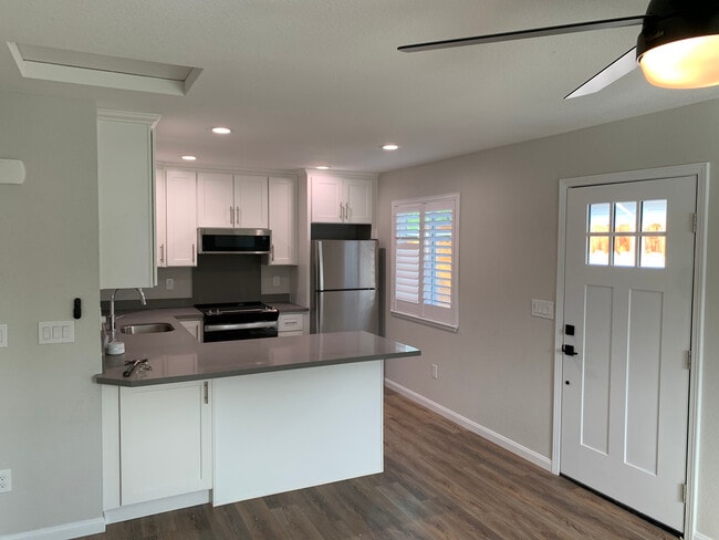 Full Kitchen with island seating - 2500 Gerald Way
