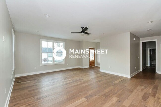 Foto del edificio - 3 Bedroom Pet-Friendly Home in Nashville, TN with Main Street Renewal