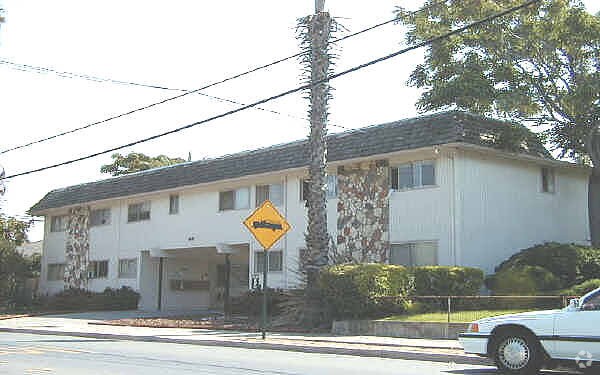 Building Photo - 419 W 10th St