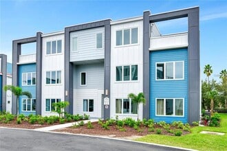 Building Photo - 7770 Sandy Ridge Dr