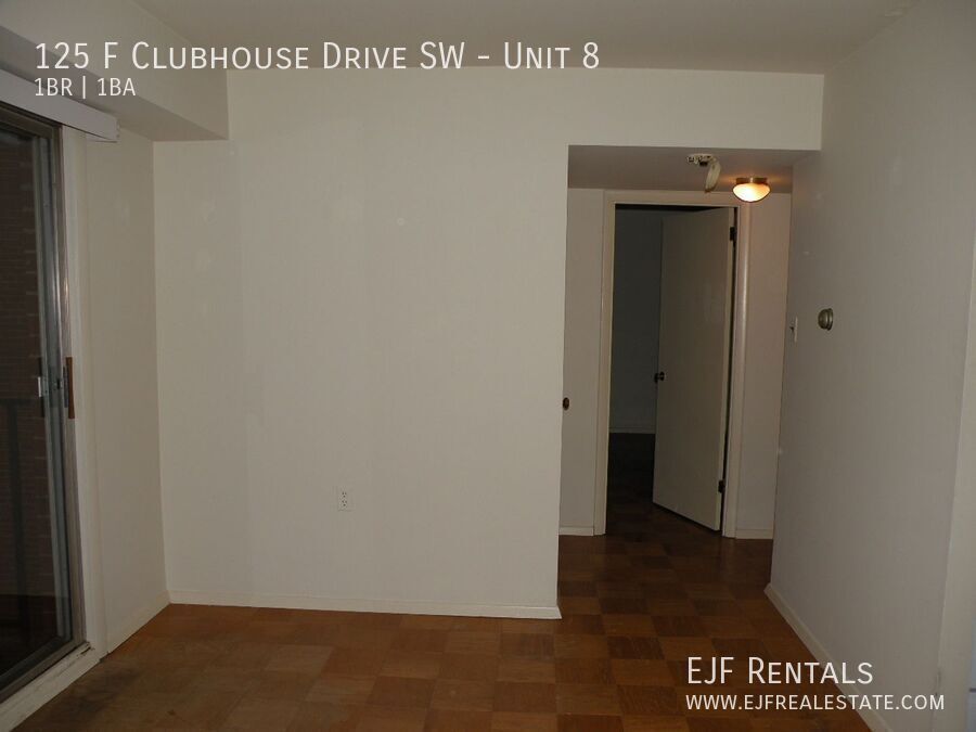 Foto del edificio - 125 Clubhouse Dr SW