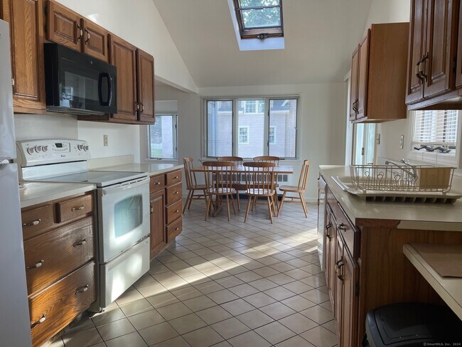 Building Photo - 55 Overshore Dr W