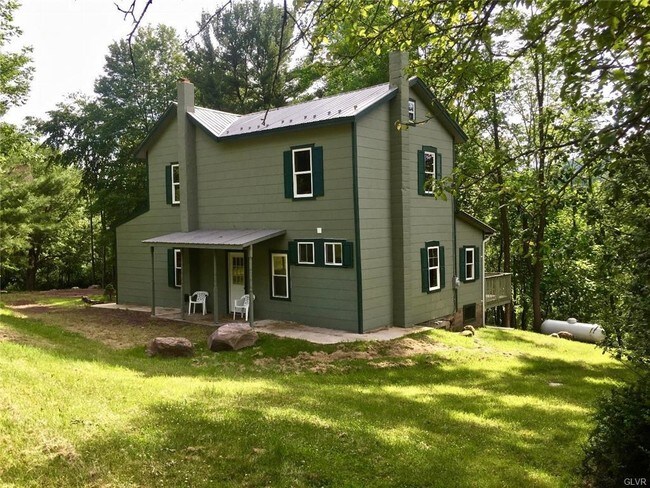 Building Photo - 238 River Rd