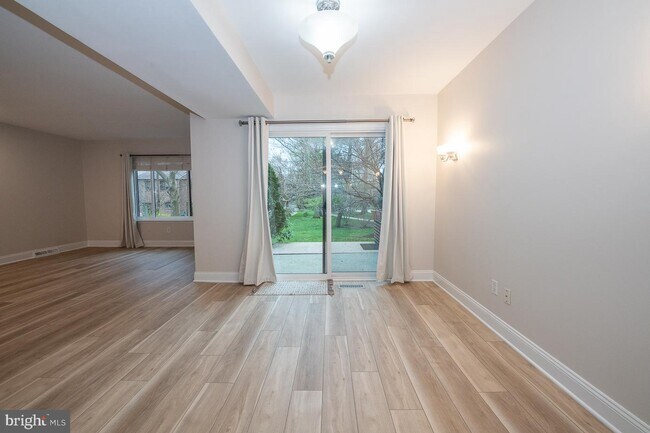 Building Photo - 605 Hanover Ct