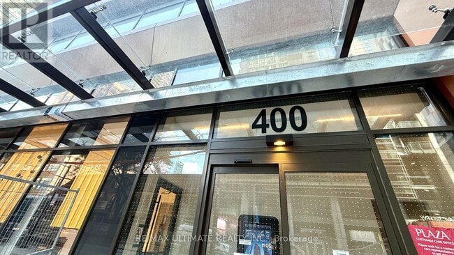 Building Photo - 400 King St W