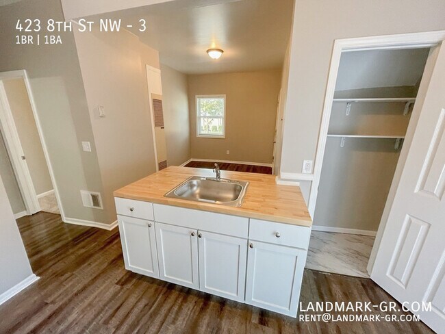 Foto del edificio - 423 8th St NW