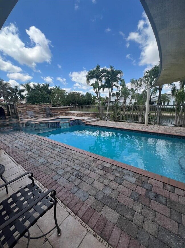 Foto del edificio - 6502 SW 162nd Ct