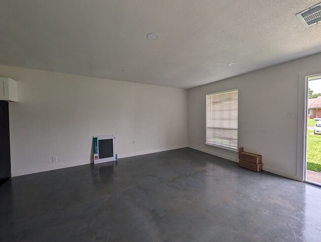 Building Photo - Updated Townhome Available Soon